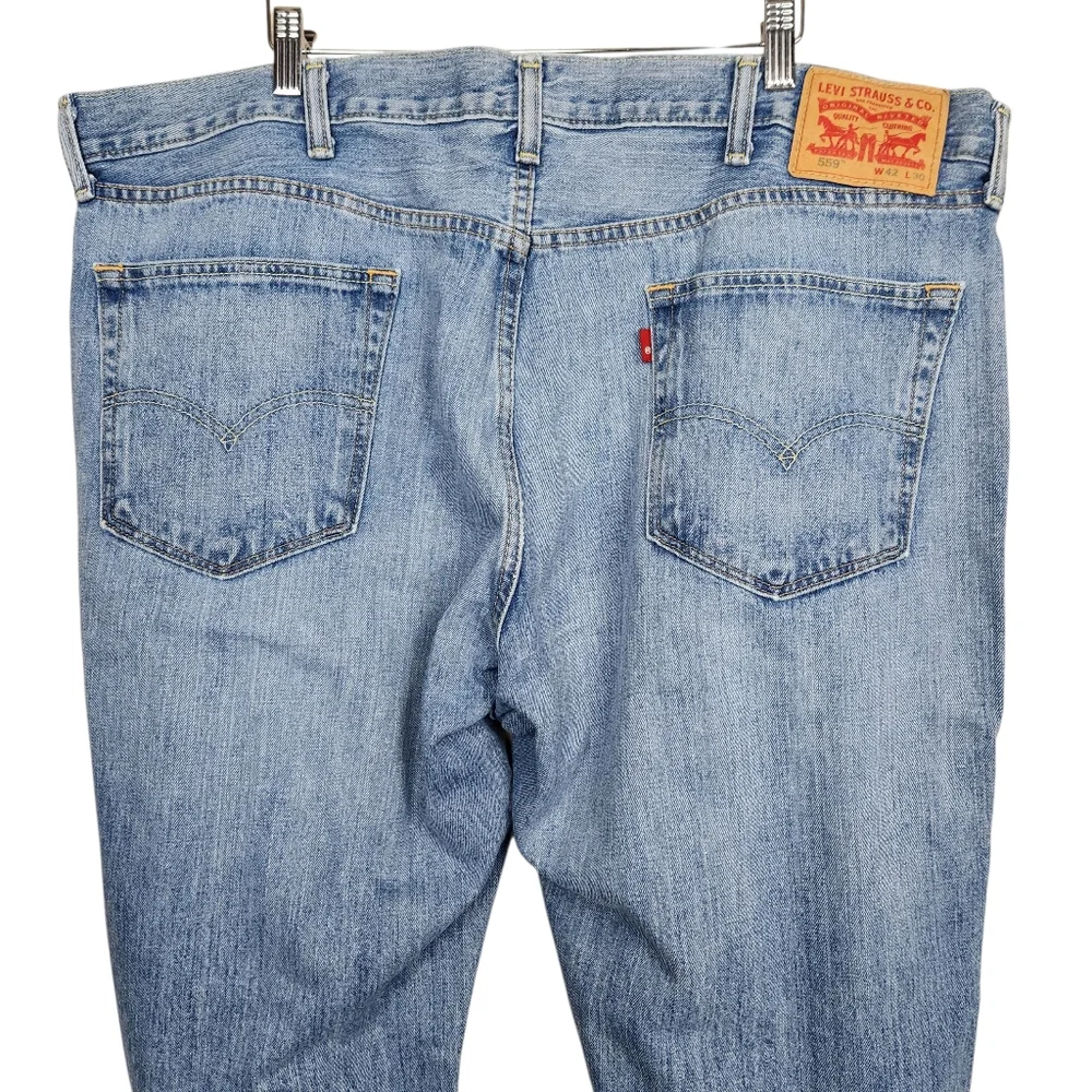Levi's 559 Relaxed Fit Straight Leg Light Wash Denim Blue Jeans Mens Size 42x31